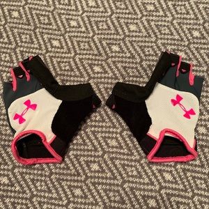 Under Armour sports gloves